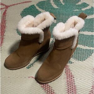 UGG Women's Malvella Fashion Boot size 8